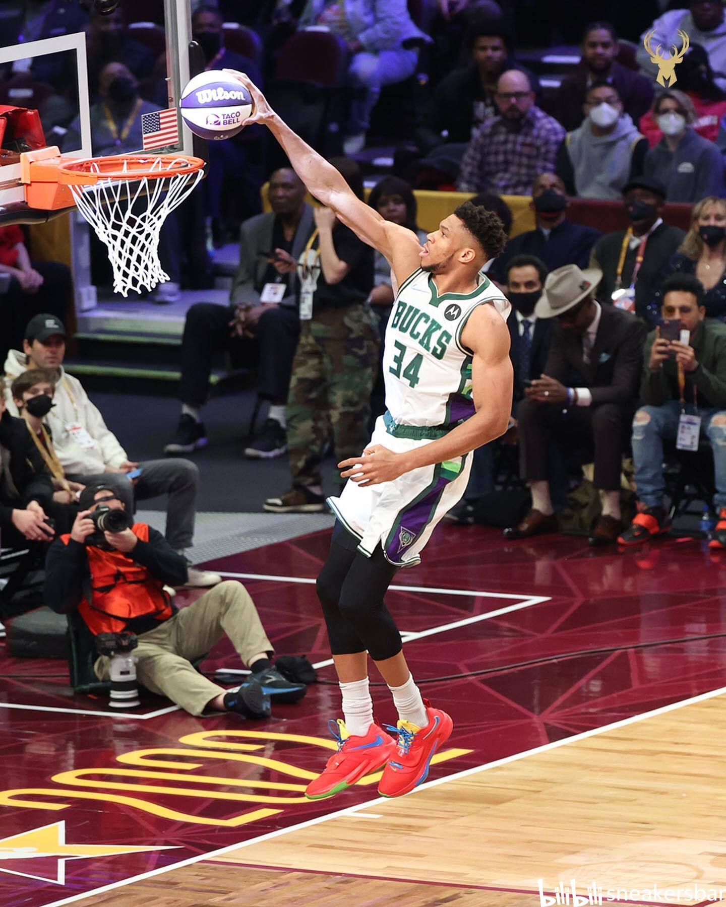 欧冠淘汰赛前瞻：巴萨客场挑战曼联,（欧冠淘汰赛前瞻：巴萨做客挑战曼联）