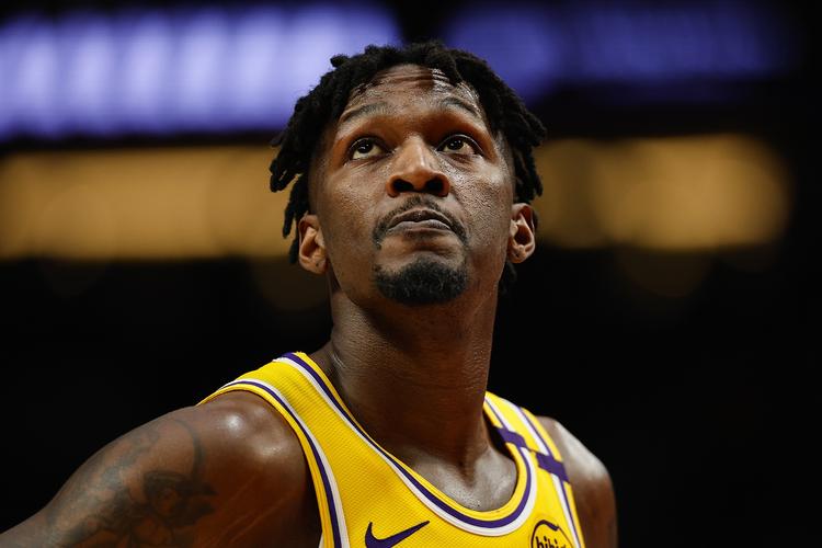 奥斯卡庆祝海港夺冠：我们是冠军！祝贺我的队友、朋友和球迷（奥斯卡为海港封王喝彩：我们是冠军！致敬我的队友、朋友与球迷）