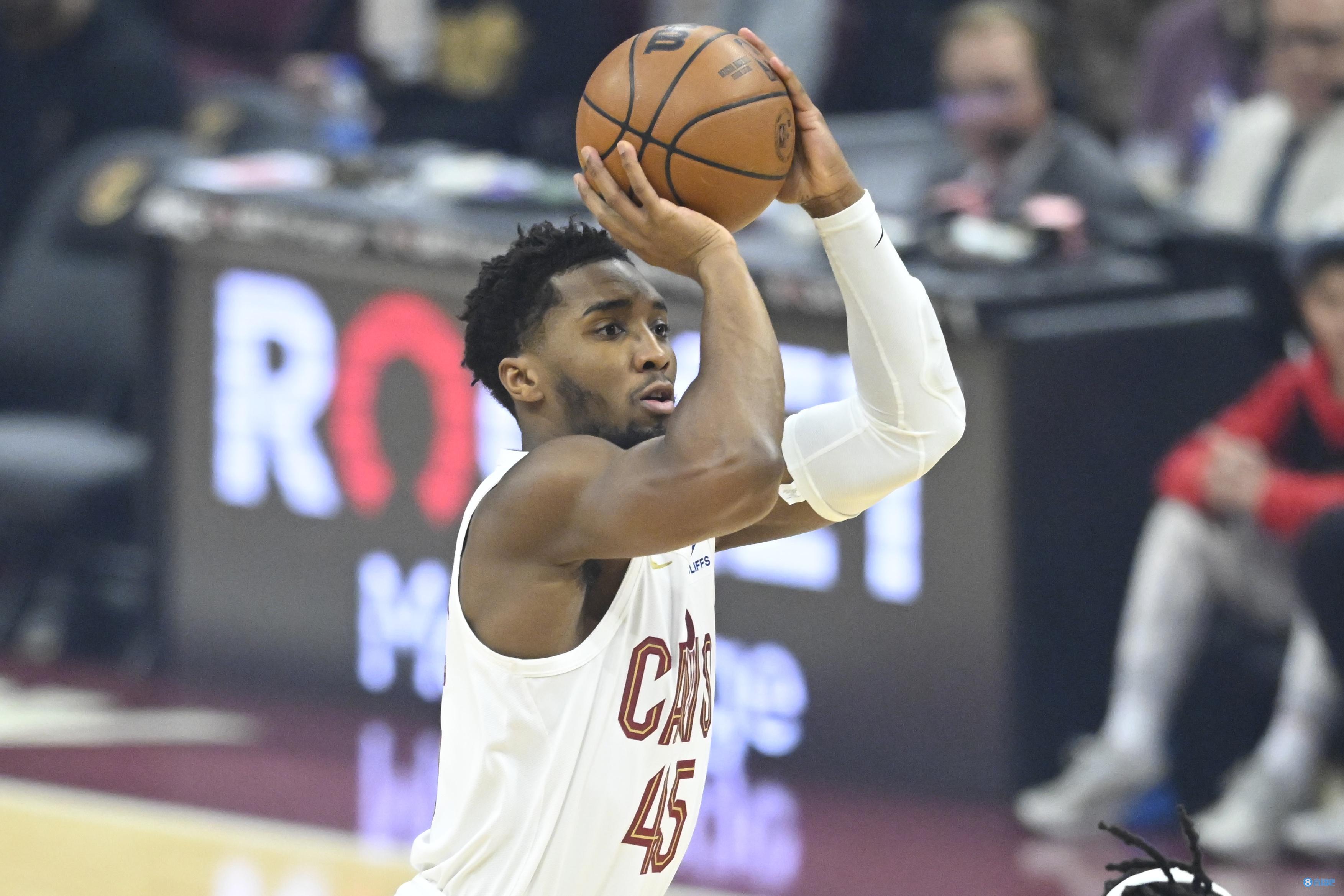 梅里诺：我努力适应了9号位；为小将们感到非常骄傲（梅里诺：全力适应中锋位置，为小将们倍感自豪）