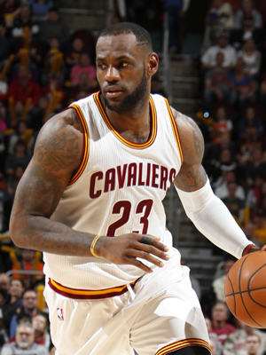 球星生日夜梅开二度，收获双喜（生日之夜两度破门，双喜临门）