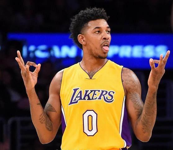 恩里克：裁判只给卡马拉黄牌？只能说舍瓦利耶很幸运没受大伤（恩里克质疑仅罚卡马拉黄牌：舍瓦利耶幸运未受重伤）