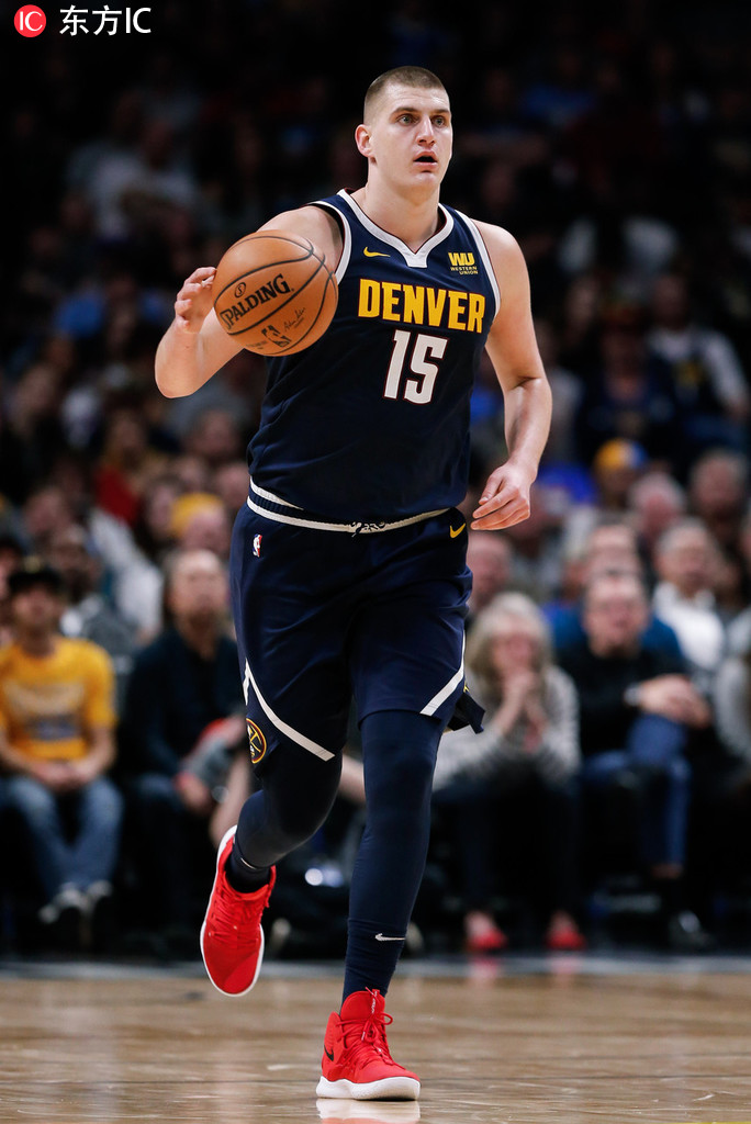 巴塞罗那迎战特内里费：女子足球联赛的巅峰对决（女足联赛焦点之战：巴塞罗那对决特内里费）