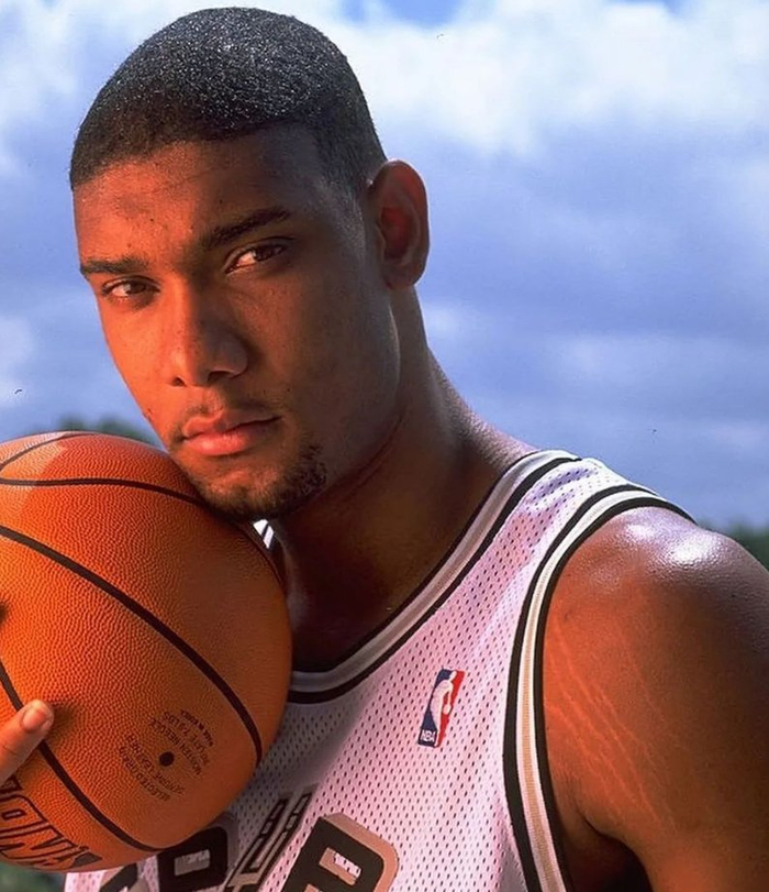 库尔图瓦：第一个丢球多少得怪我，但曼城球员推倒了吕迪格（库尔图瓦：首粒失球我难辞其咎，但曼城球员曾推倒吕迪格）