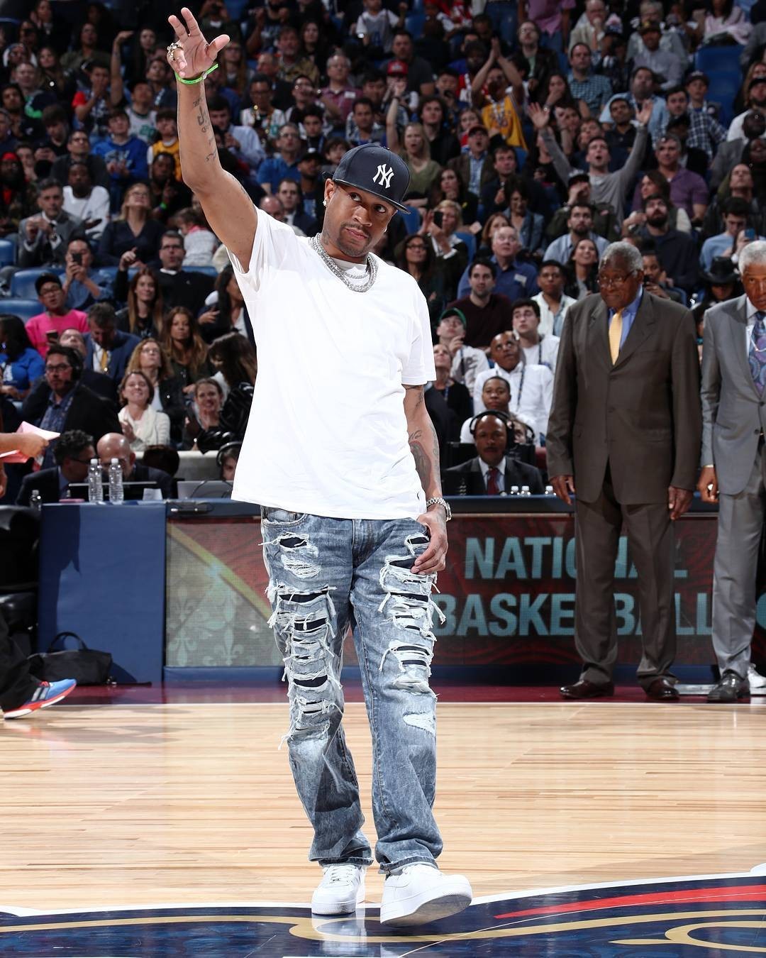 转会传闻：萨拉赫的意外利物浦决定；皇家马德里想要迪亚兹（转会风云：利物浦对萨拉赫做出意外决定，皇马锁定迪亚兹）