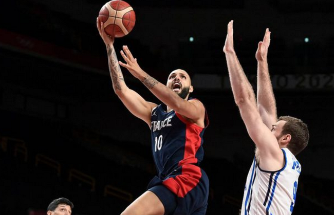 海港亚冠赛前Vlog：吉祥物伊戈已量产；林皇再度作客上海滩（海港亚冠备战Vlog：伊戈吉祥物量产上线，林皇重返上海滩）